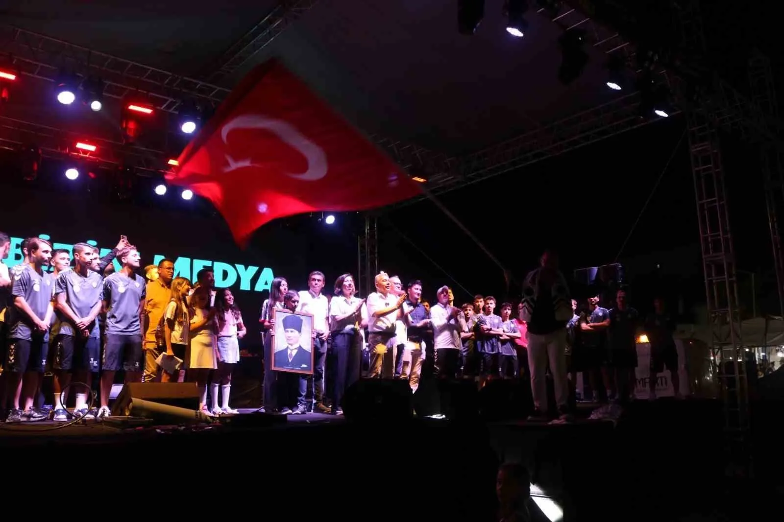 Çal’da şampiyonluk rüzgarı: 3. Lig hedefi festival coşkusuyla duyuruldu