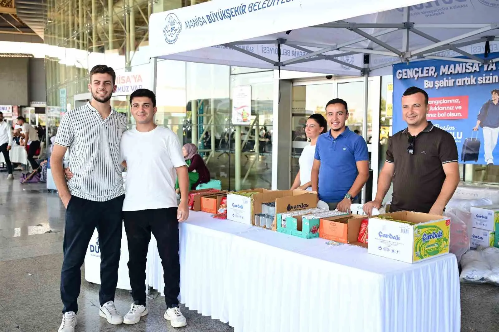 Manisa'da üniversitelilere sıcak karşılama: Şehirde ilk günlerinde yalnız değiller
