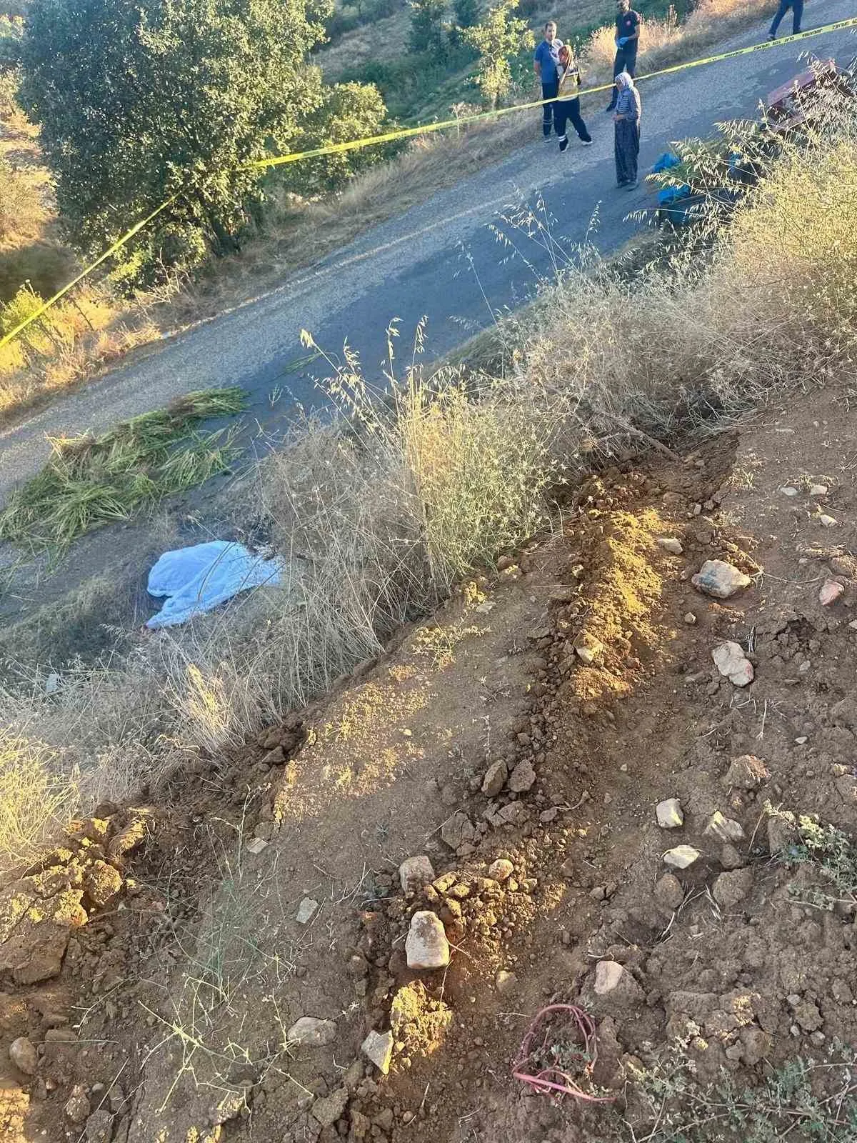 Manisa'da tarım faciası: Traktörün altında kalan çiftçi kurtarılamadı