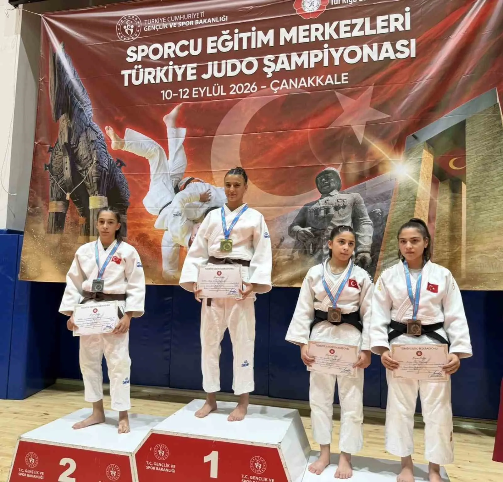 Manisalı judocular Çanakkale’de zirveye kuruldu