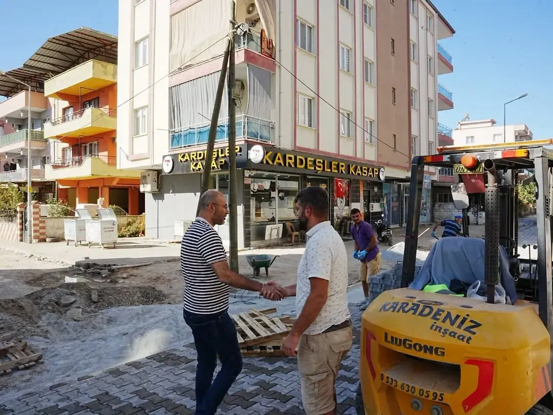 Germencik’te sokaklar yenileniyor: Başkan Zencirci çalışmaları yerinde denetledi
