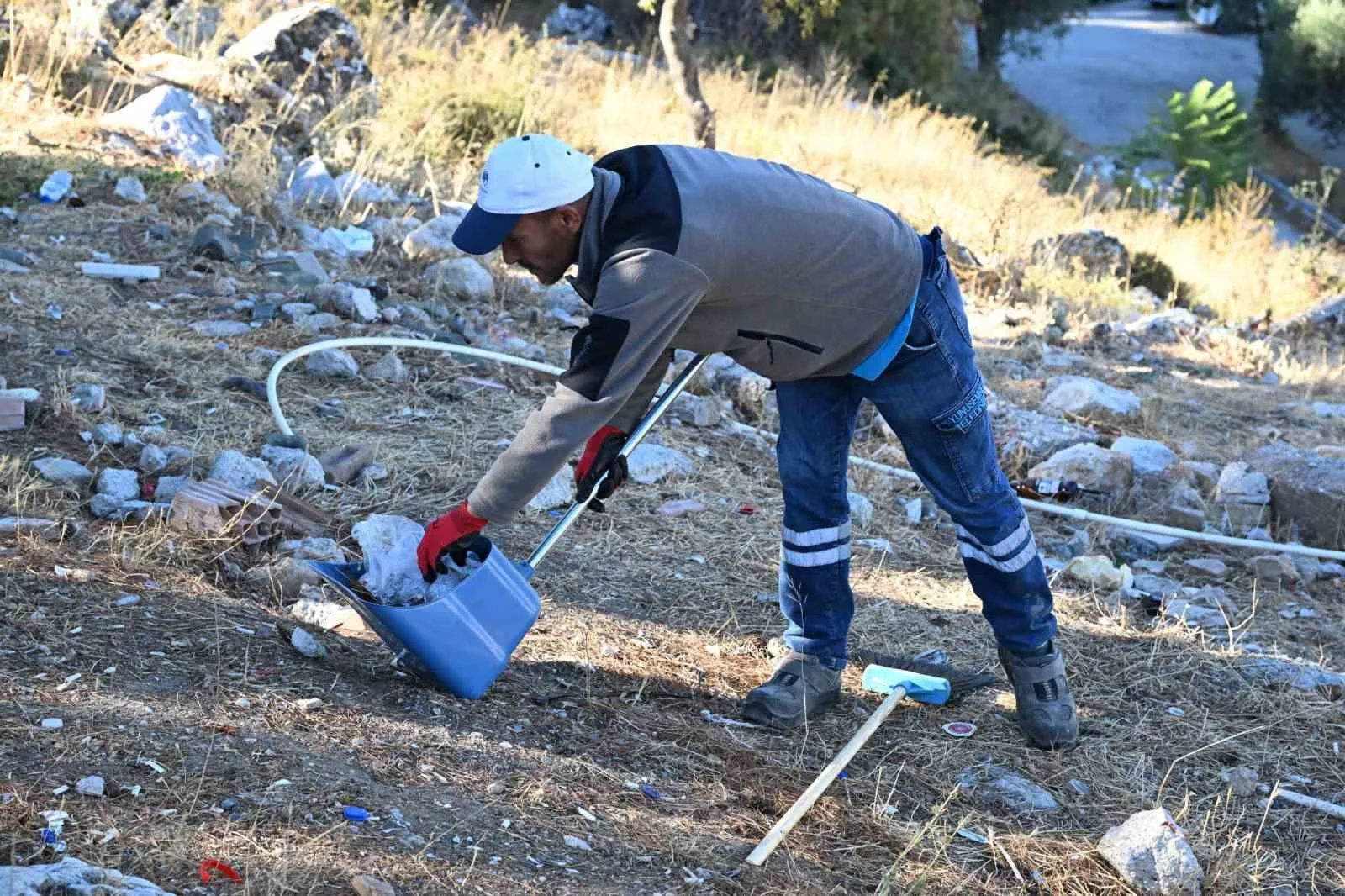 Manisa’nın doğasına üç koldan temizlik operasyonu: Mevlevihane yolu yeniden nefes aldı