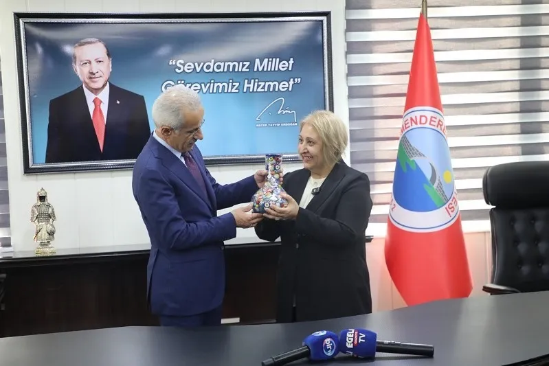 Menderes’te ulaşım düğümü çözülüyor: Bakan Uraloğlu’ndan dev yatırım müjdesi