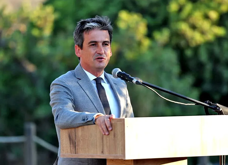 Çeşme’nin gönüllü ordusu bin çocuğu gülümsetti: Büyük dayanışmaya teşekkür plaketi