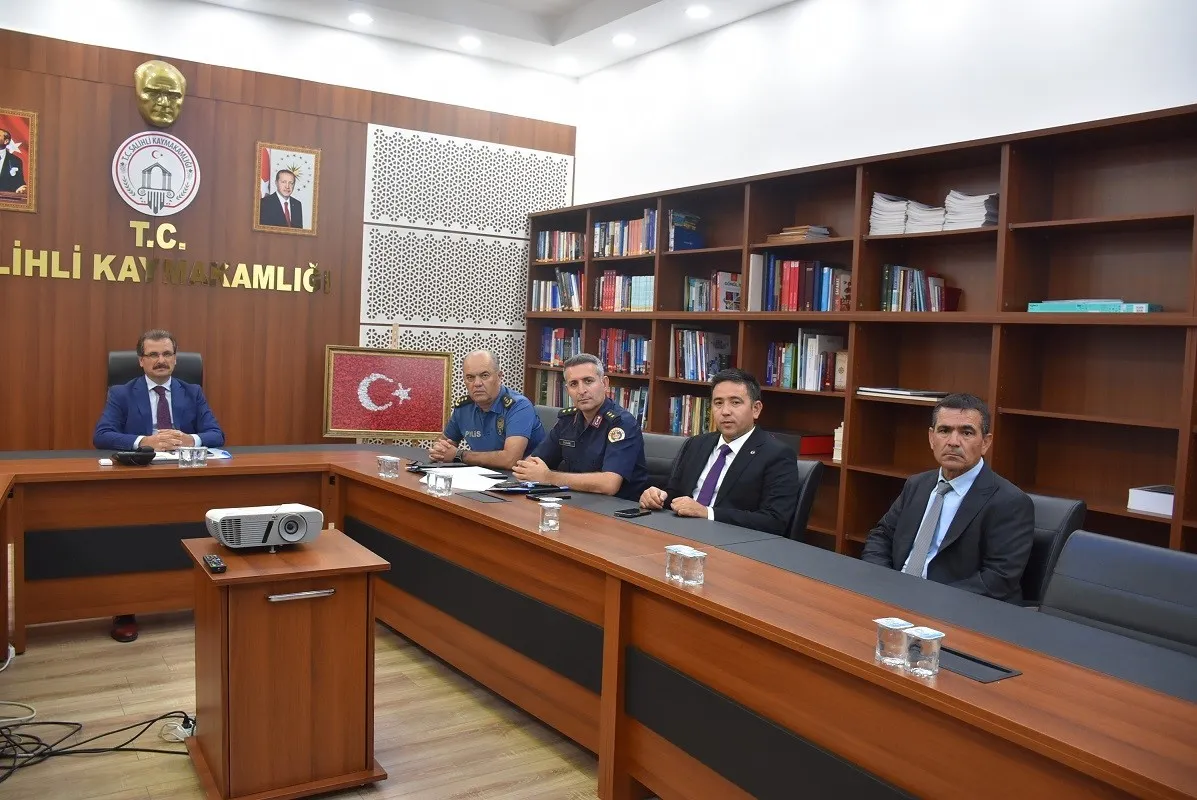 Salihli'de akademik yıl öncesi güvenlik zirvesi: Öğrenciler için tüm önlemler masada