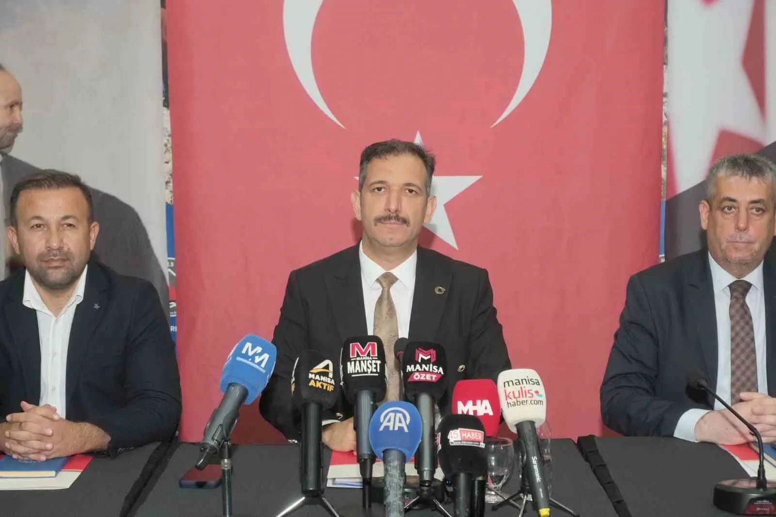 Manisa'da 270 bin öğrenci ders başı yaptı: Eğitimde yeni dönemde 'hayal' vurgusu
