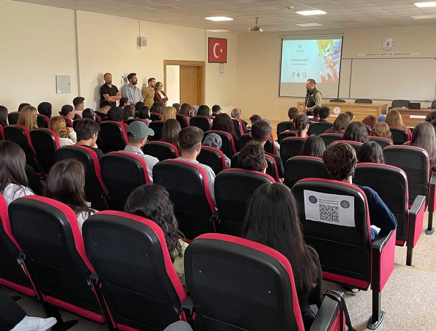 Afyon’da kampüslerde güvenlik kalkanı: Gençlere madde bağımlılığı uyarısı