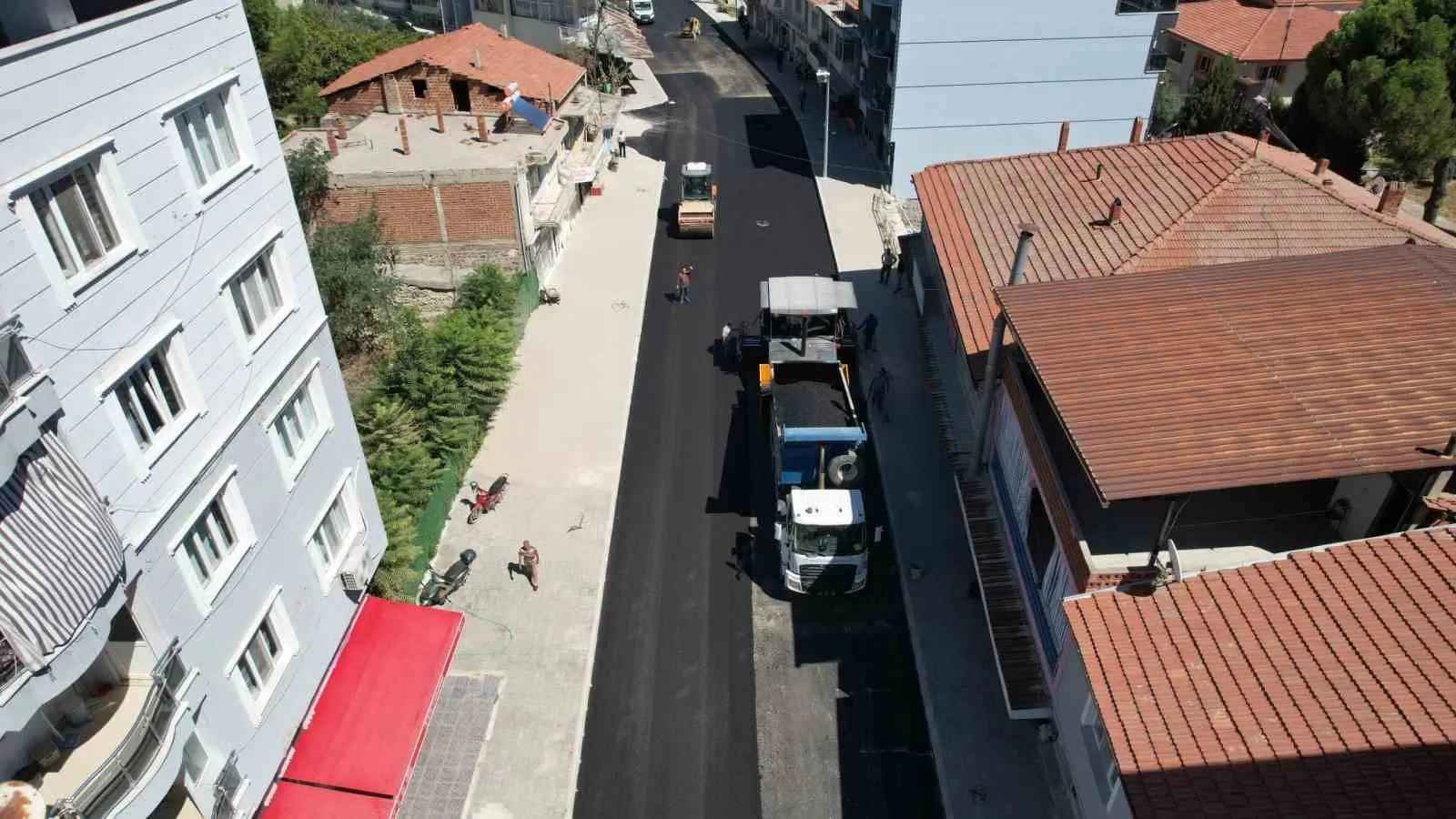 Selendi'de ulaşım engelleri bir bir kalkıyor: Atatürk Caddesi yeni yüzüne kavuşuyor