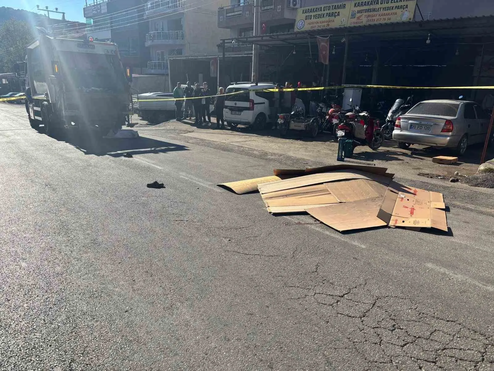 Manisa'da acı kaza: Çöp kamyonunun çarptığı genç işçi yaşamını yitirdi