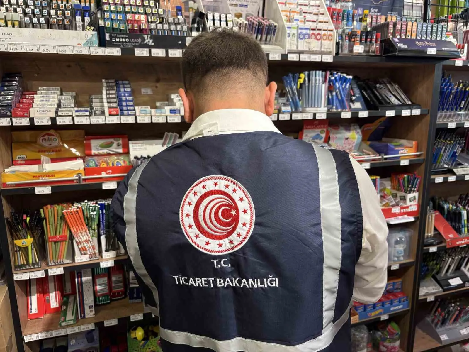 Okul alışverişinde fırsatçılara geçit yok: İzmir'de sıkı takip başladı