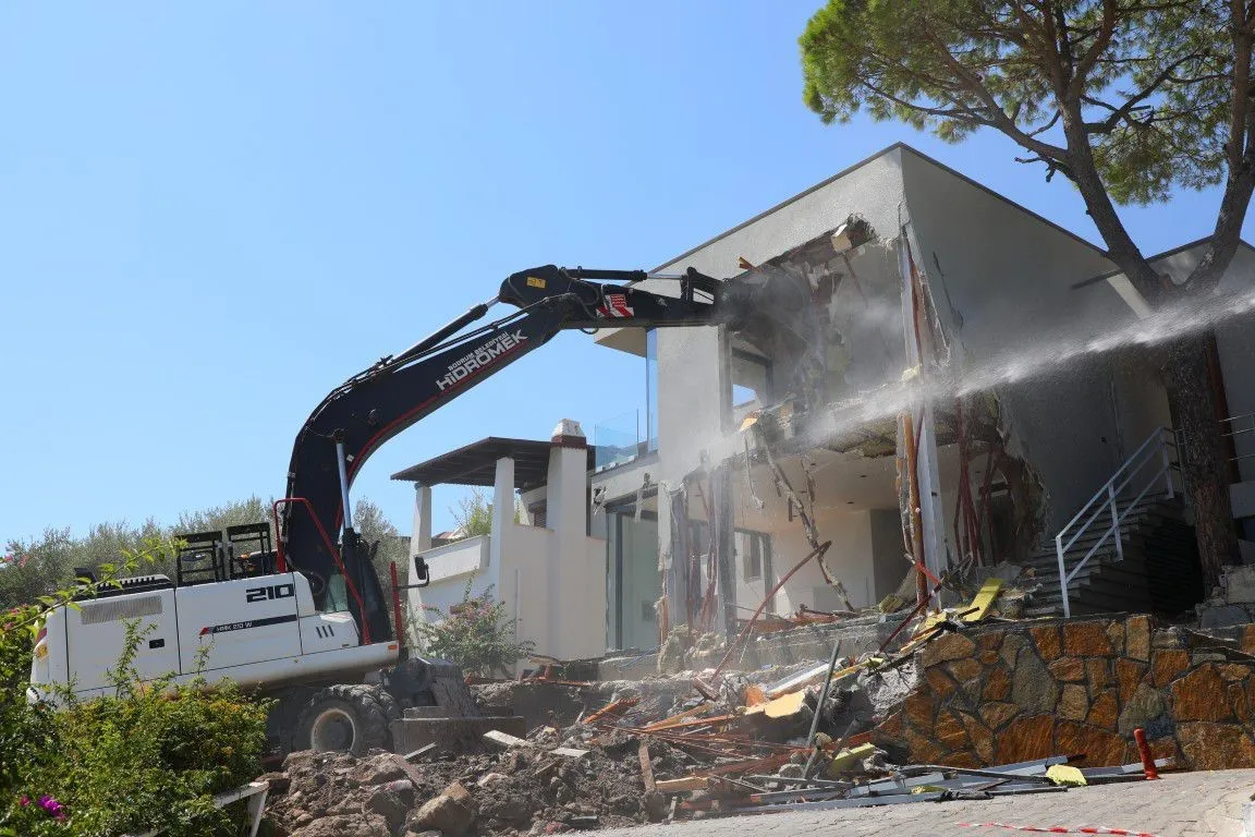Bodrum’da imar denetimleri tavizsiz sürüyor: 74 kaçak yapı için yıkım kararı uygulandı