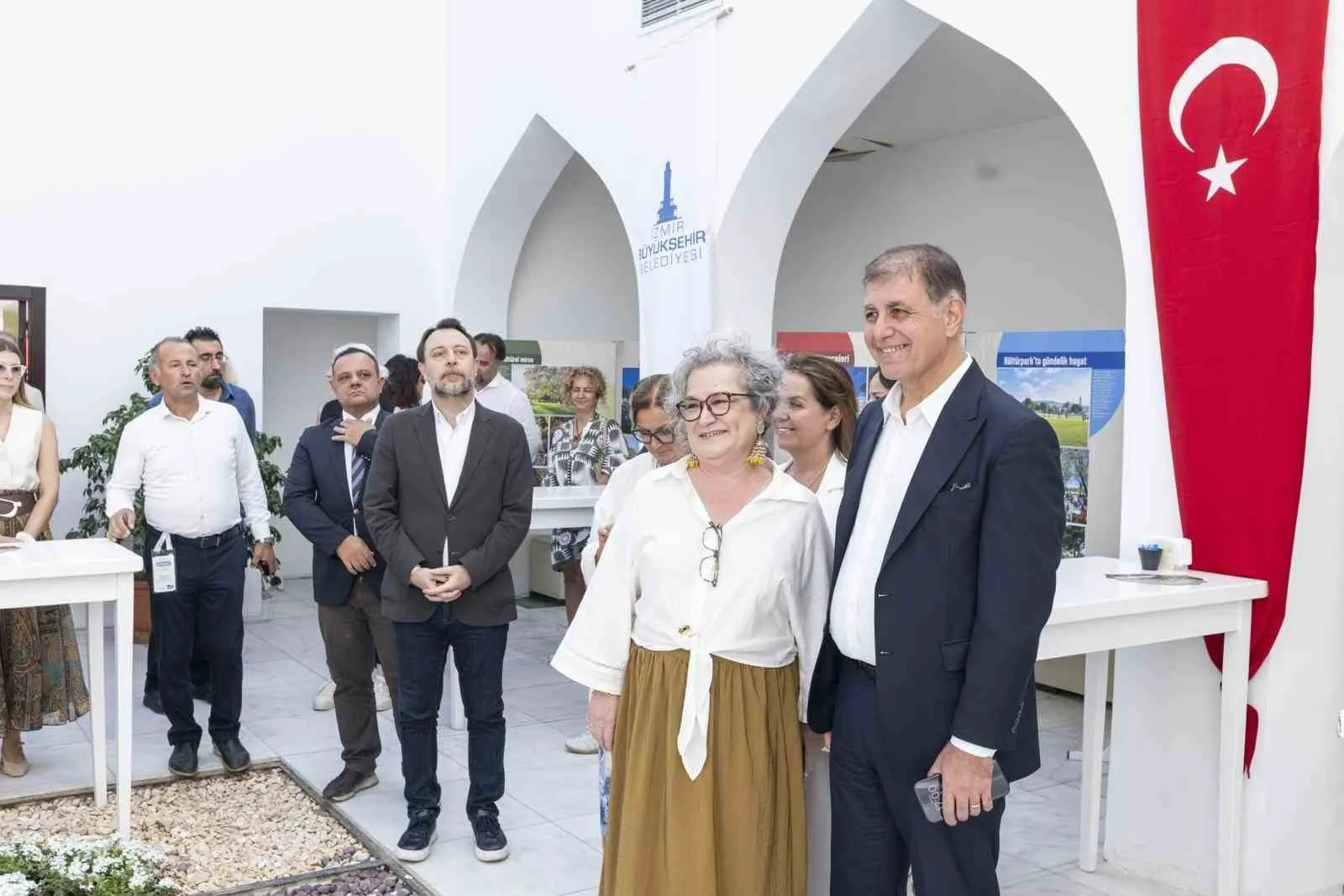 İzmir’in hafızası 90 yaşında: Kültürpark’ın efsanevi yolculuğu sergide hayat buldu