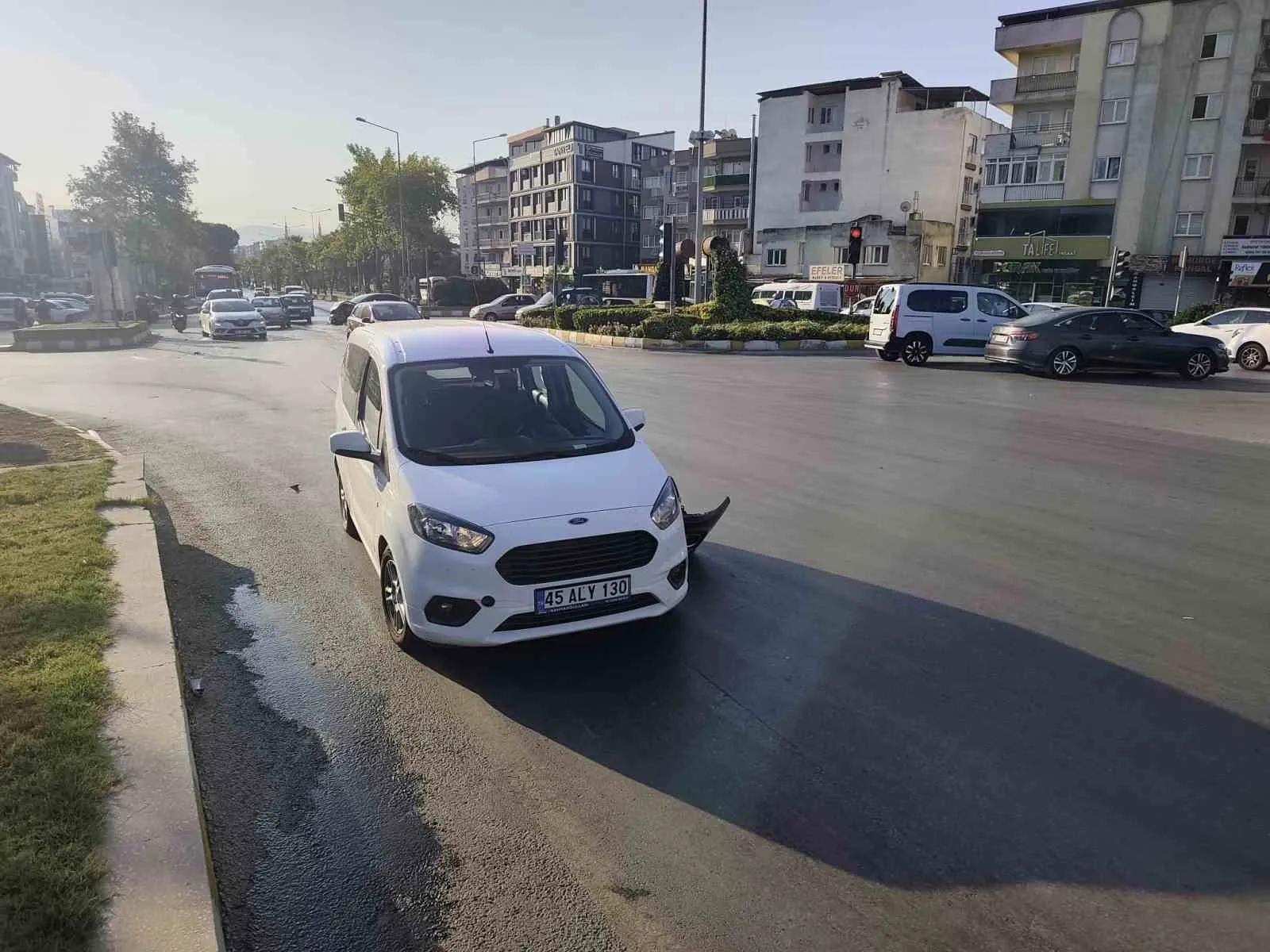 Aydın'da trafik kabusu: Kırmızı ışık ihlali baba ve oğlunu hastanelik etti