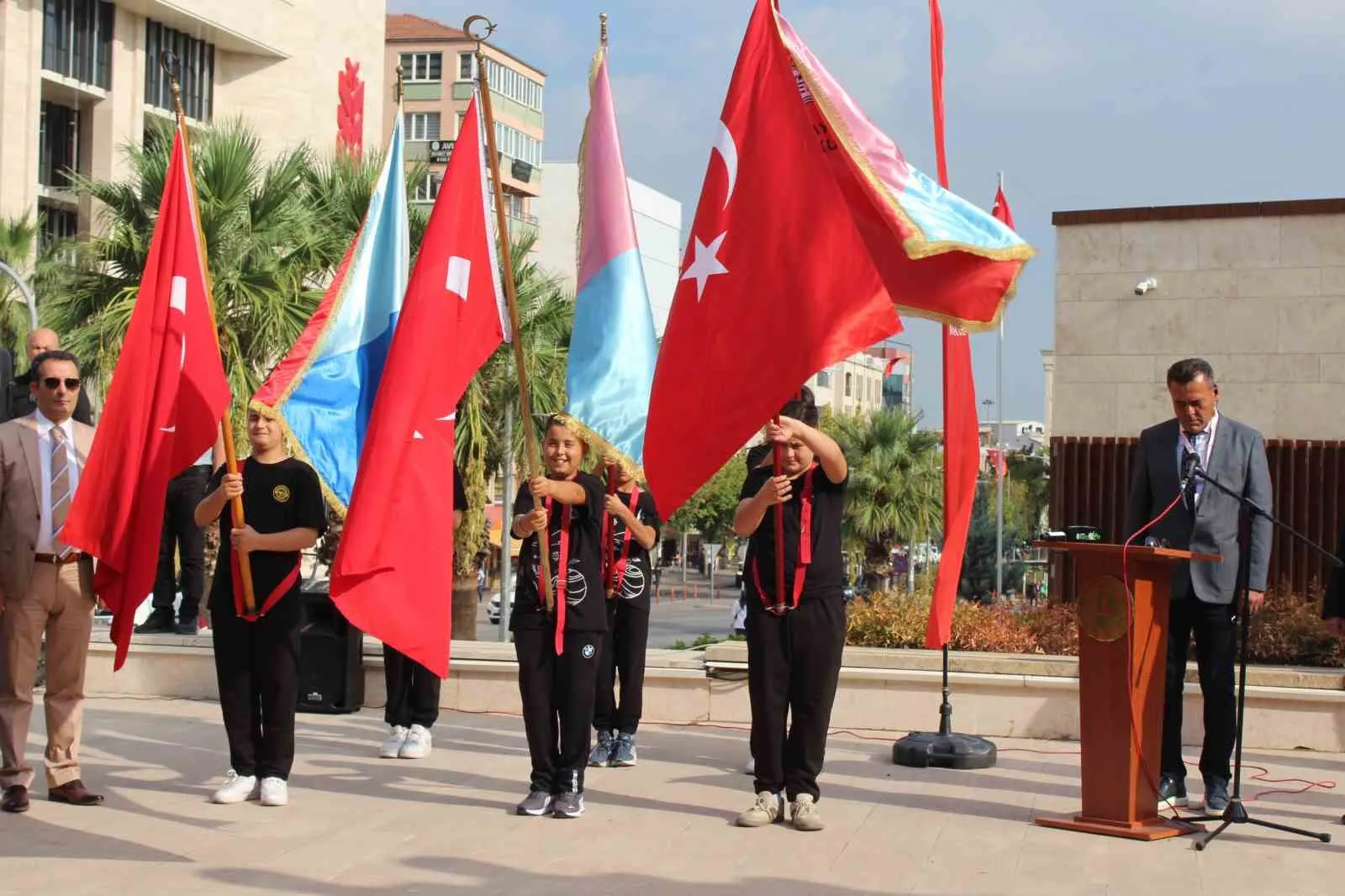 Denizli’de ders zili çelenk töreniyle çaldı: Yeni eğitim yılına görkemli başlangıç