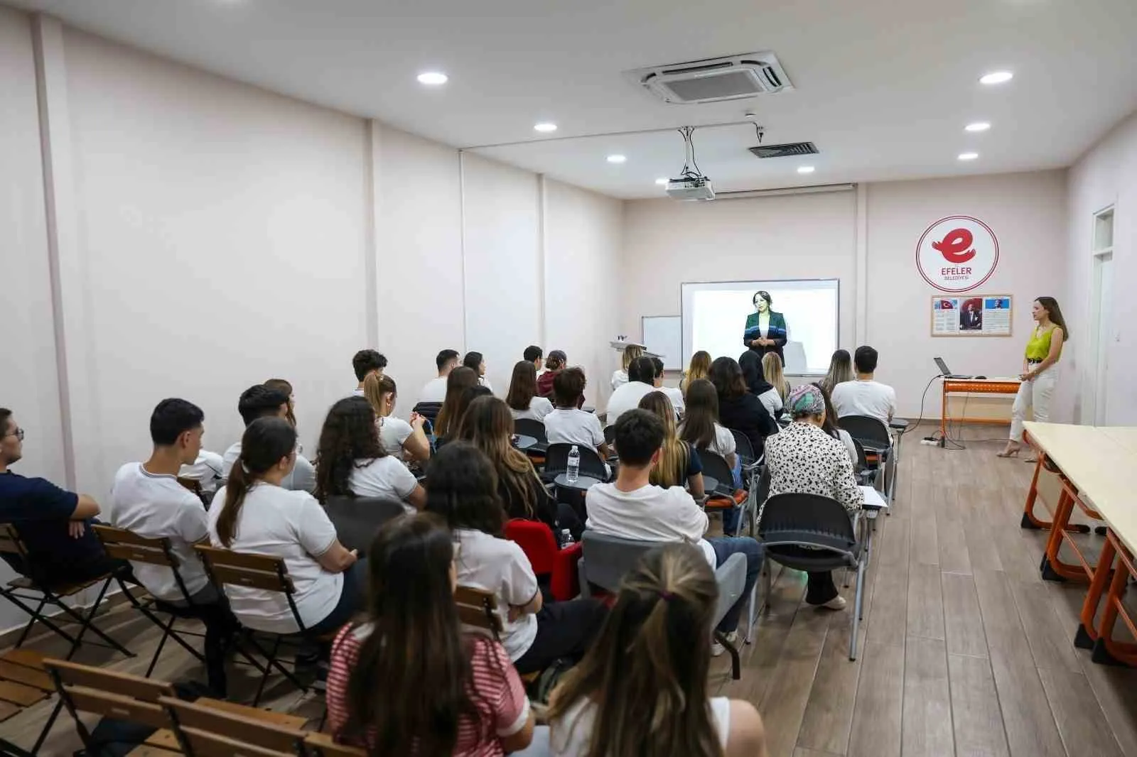 Efelerli gençlerin sınav maratonunda en büyük destekçisi belediye oldu