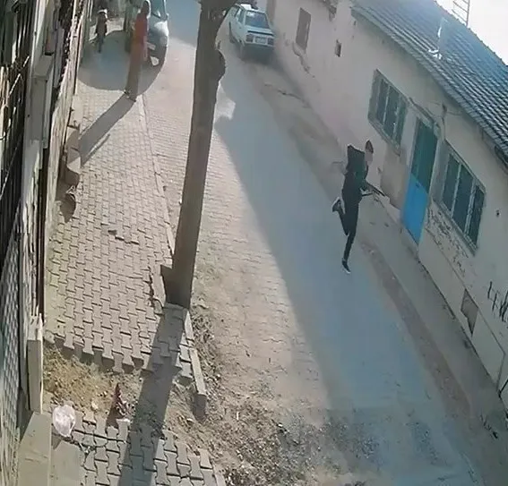 Turgutlu'da okul önünde dehşet anları: 11 öğrenci yaralandı