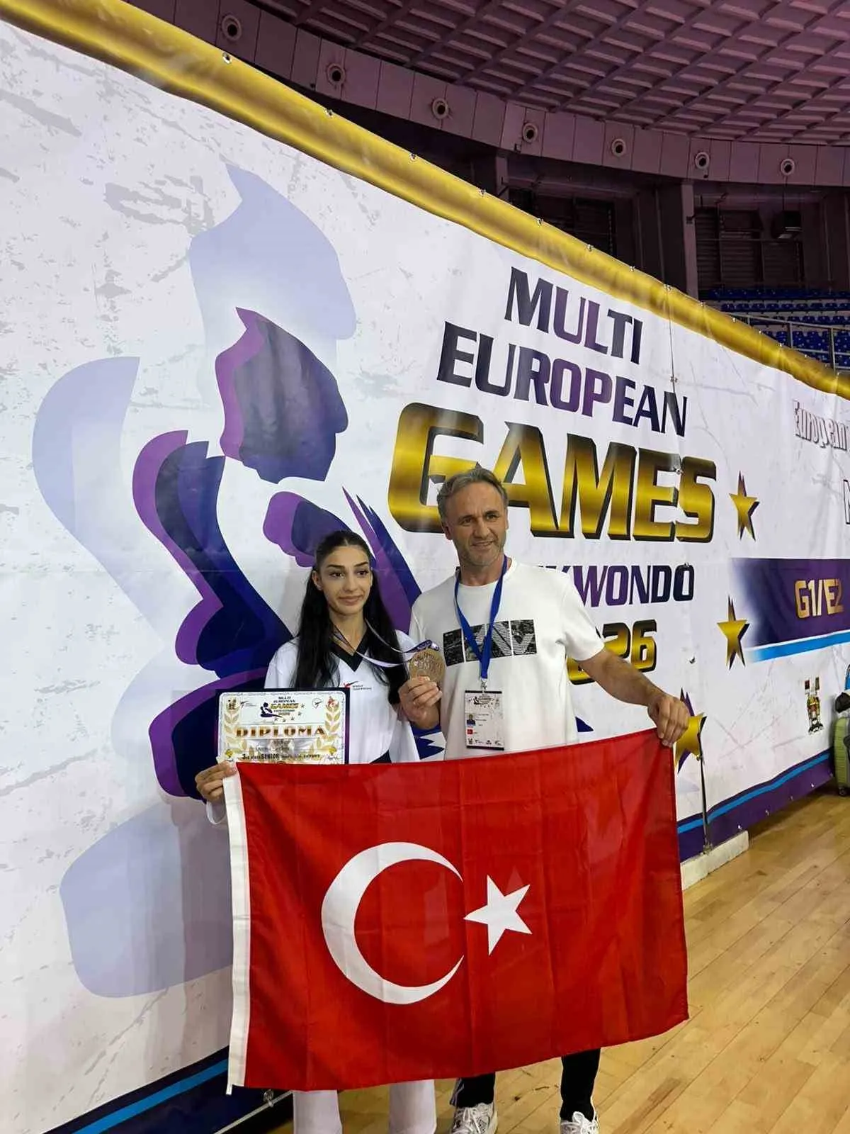 İzmirli tekvandocular Sırbistan'da fırtına gibi esti: Üç madalya ile döndüler