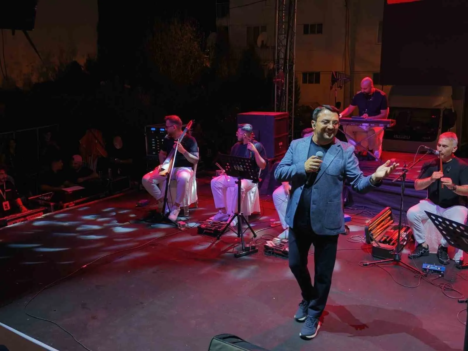 Selendi’de meydanlar sallandı: Ömer Faruk Bostan rüzgarı esti