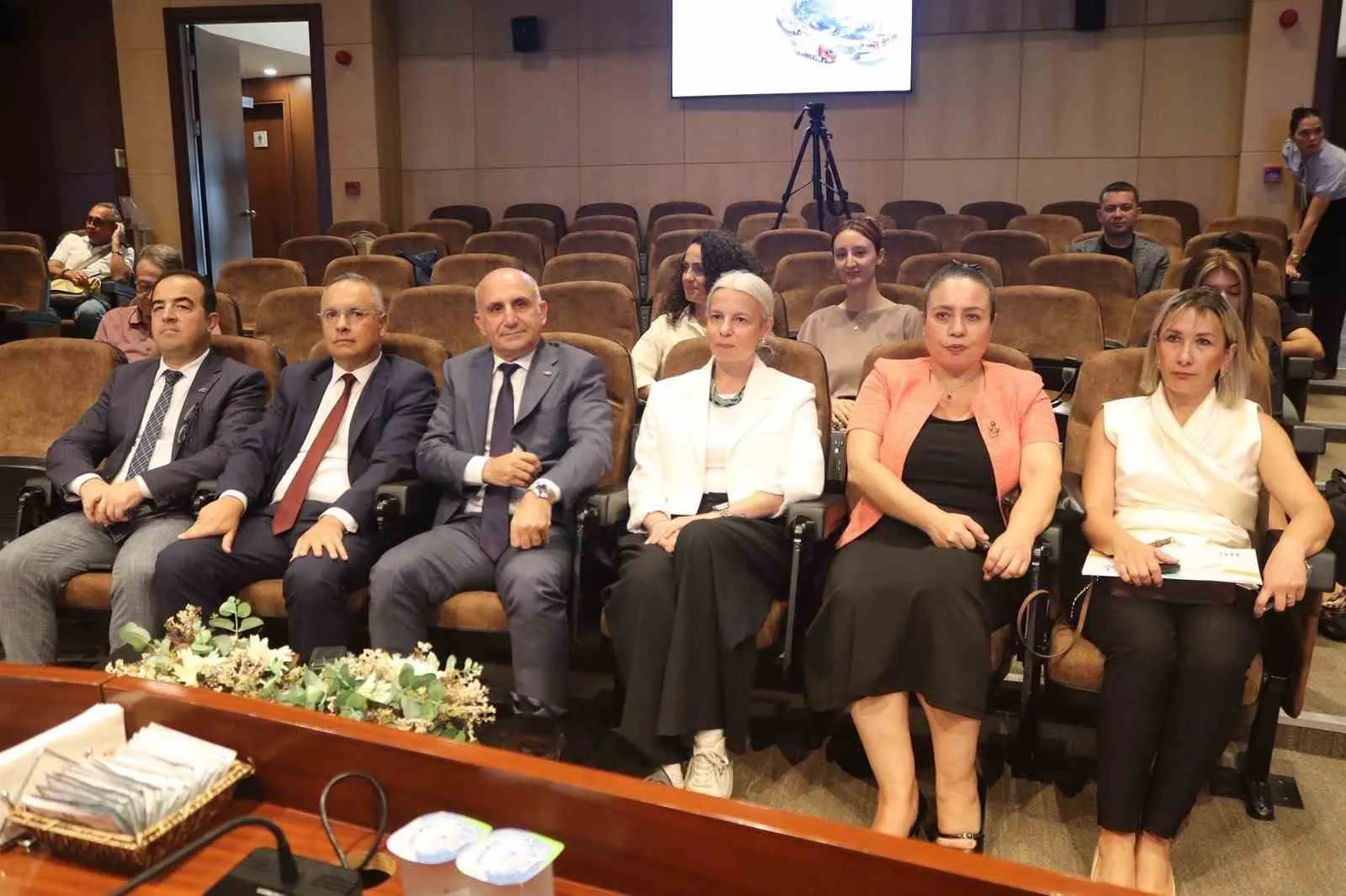 İzmir lojistik üssü olma yolunda: LOGISTECH 2026 için geri sayım başladı