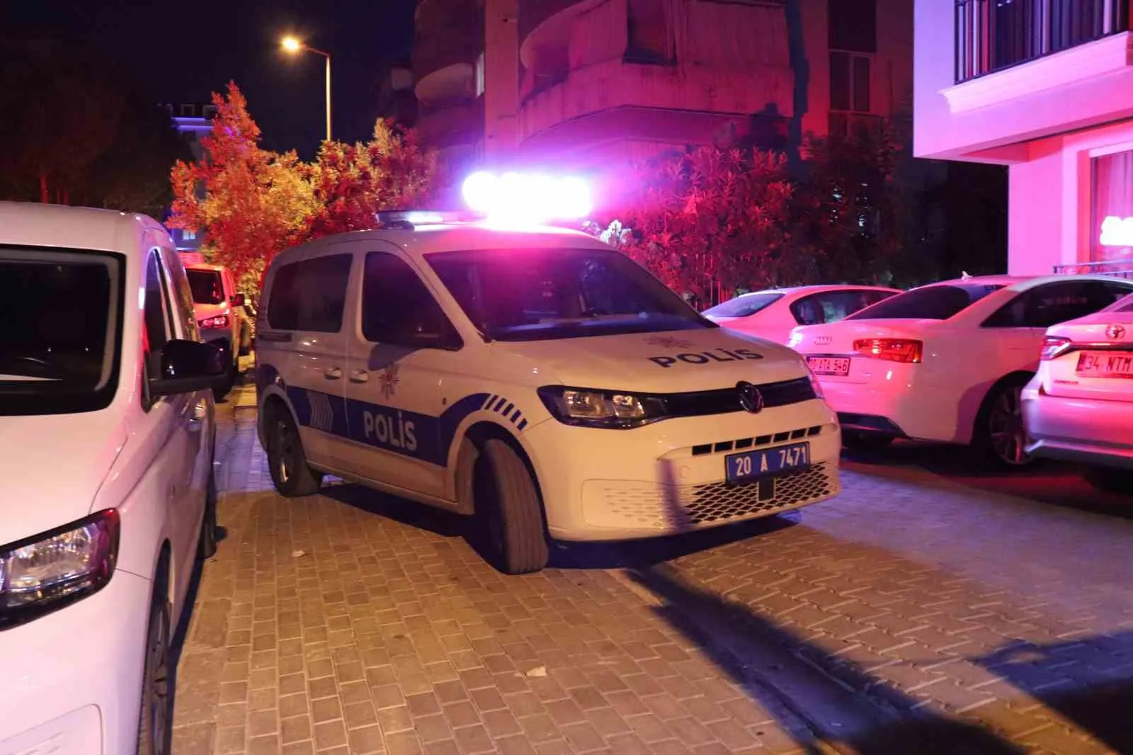 Denizli’de Ev Arkadaşları Arasındaki Sözlü Atışma Kanlı Bitti: 27 Yaşındaki Genç Yaralandı