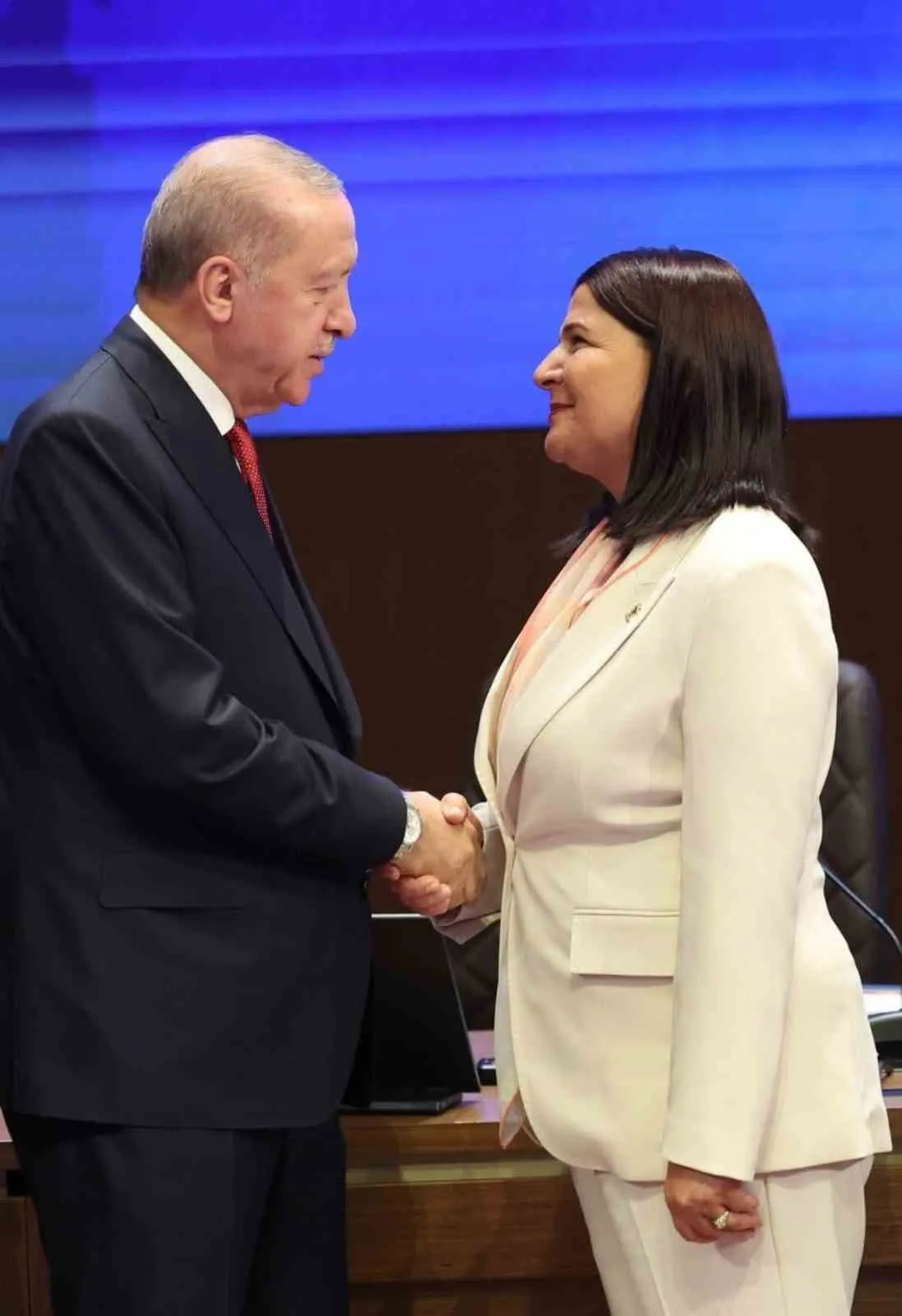 Foça’da yeni dönem: Saniye Bora Fıçı siyasi tercihini iktidar partisinden yana kullandı