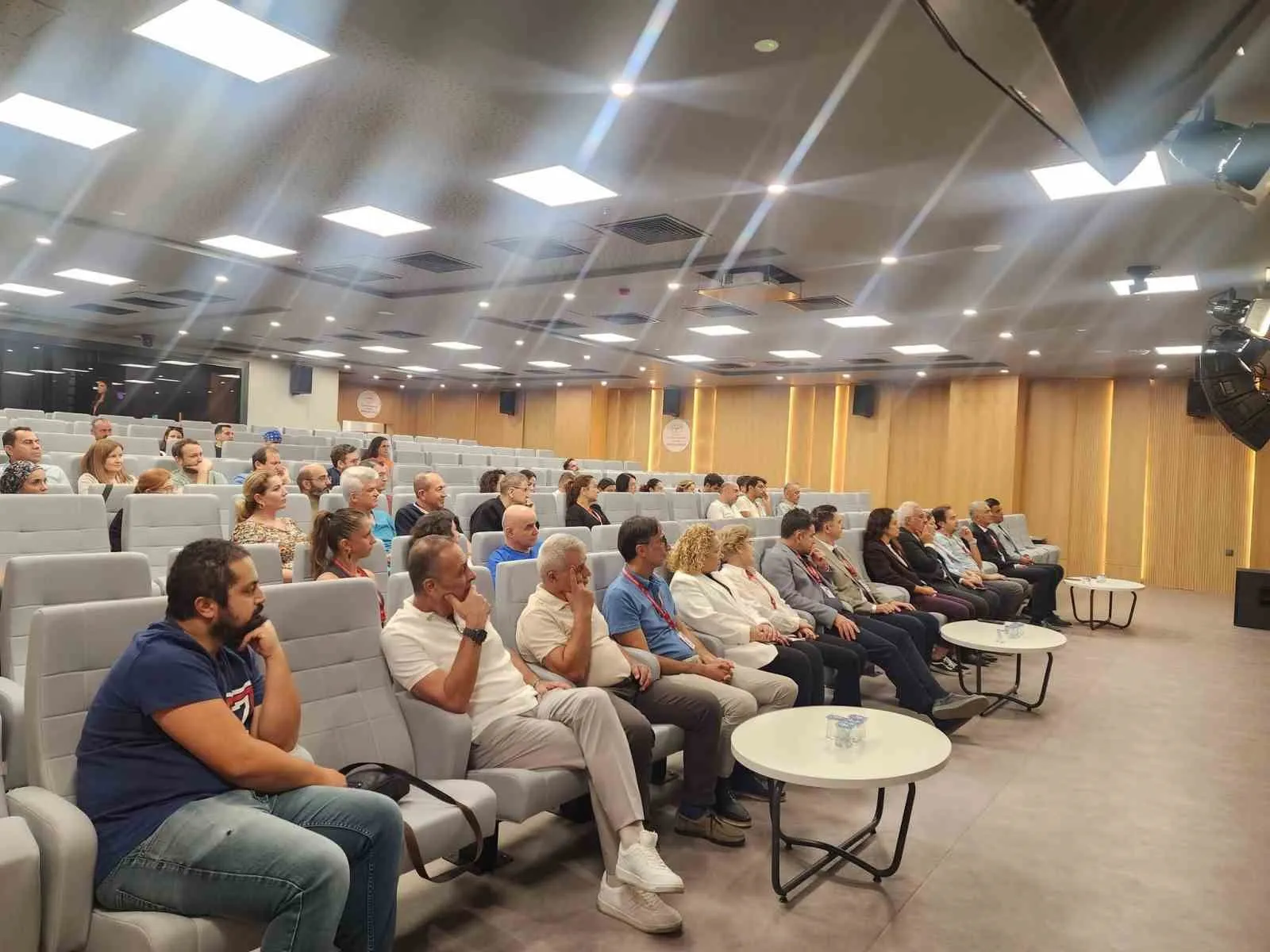Aydın Şehir Hastanesi’nde yeni dönem: Başhekim Özbağçıvan hekimlerle vizyon toplantısında buluştu