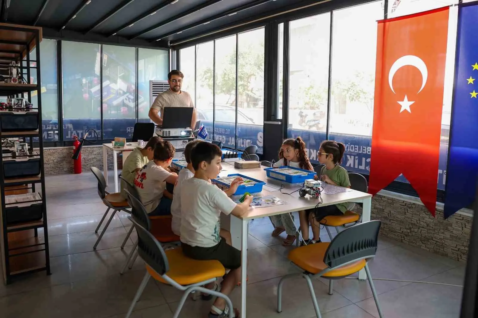 Efeler'de geleceğin mimarları için seferberlik: Sosyal belediyecilikte yeni dönem