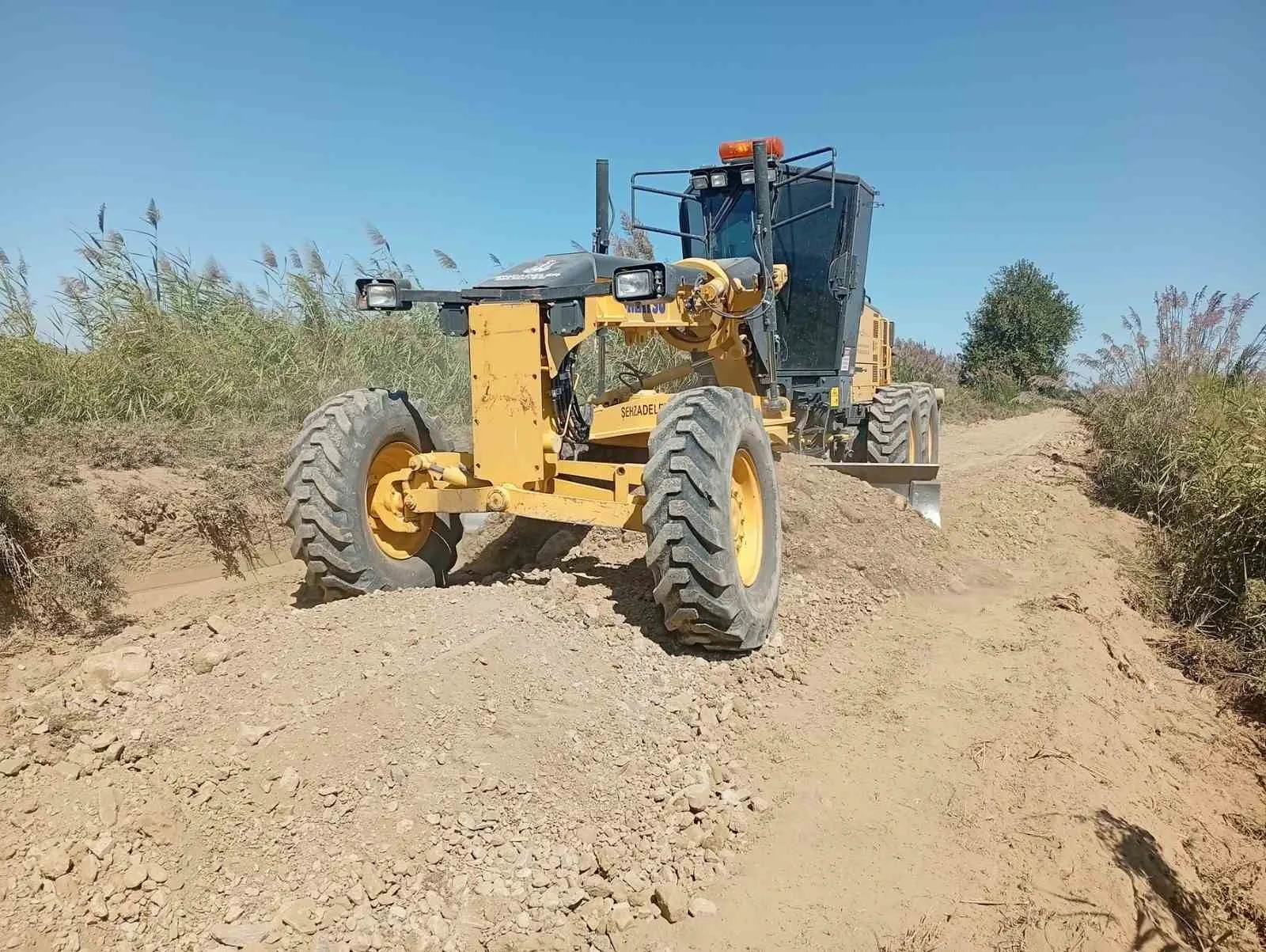 Şehzadeler’de üreticinin yol çilesi bitiyor: Hedef 350 kilometre