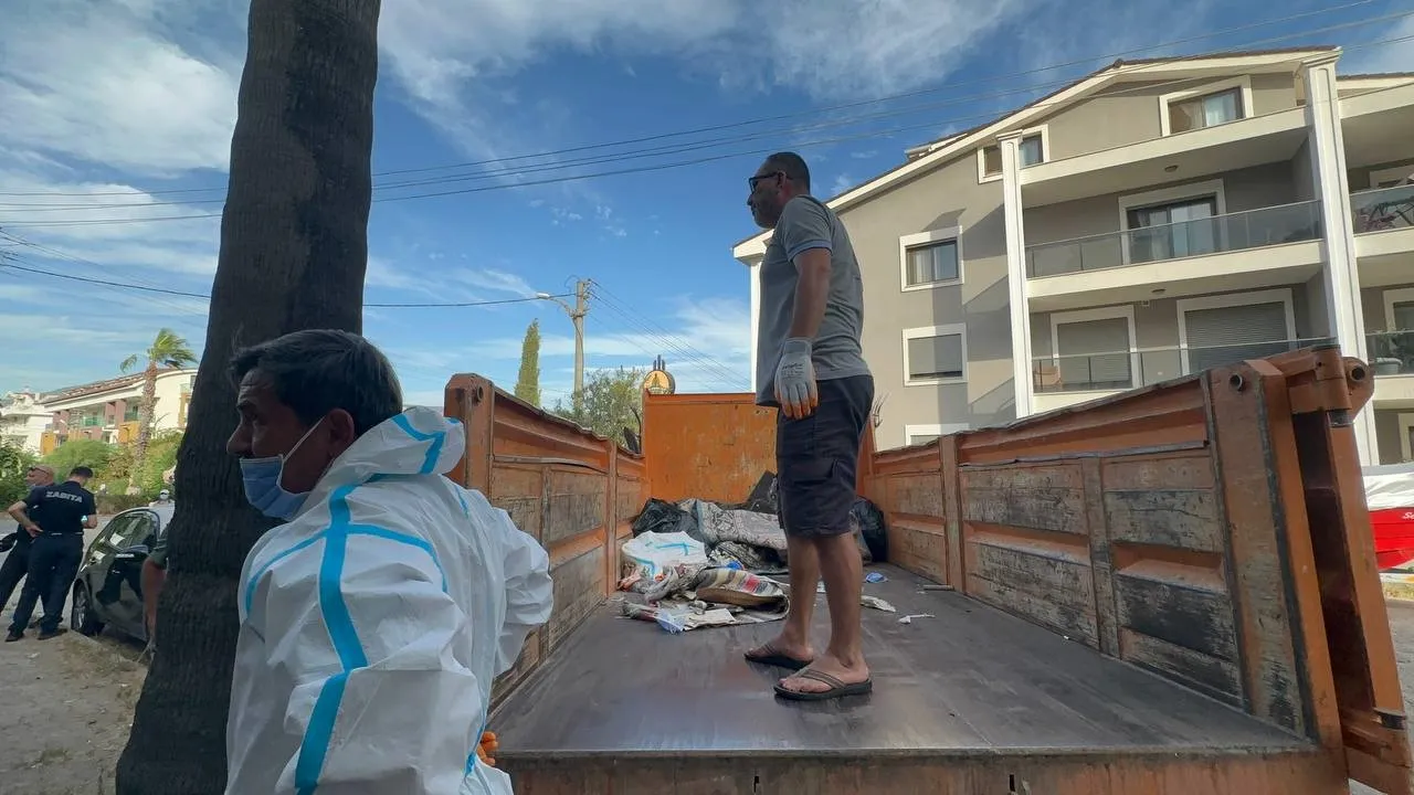 Marmaris’te çöp ev operasyonu: Yaşlı kadının dairesinden onlarca hayvan çıktı