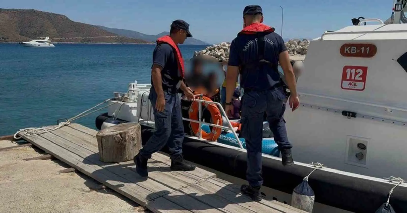 Datça’da İki Ayrı Deniz Trafiği: Sürüklenen 13 Kişi Sahil Güvenlik Sayesinde Karaya Ulaştı