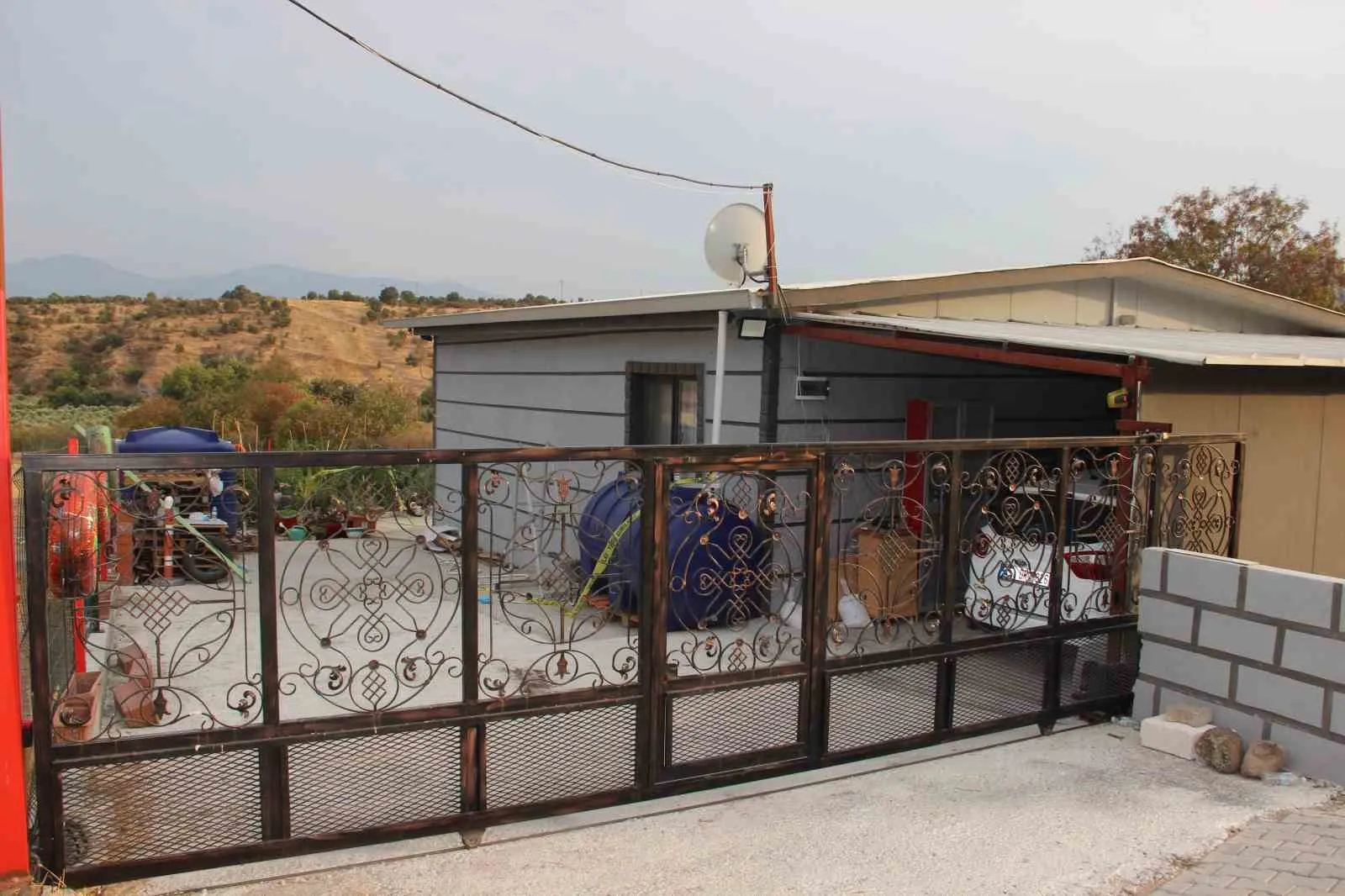 Manisa'da acı haber: Evlerinde cansız bedenleri bulundu