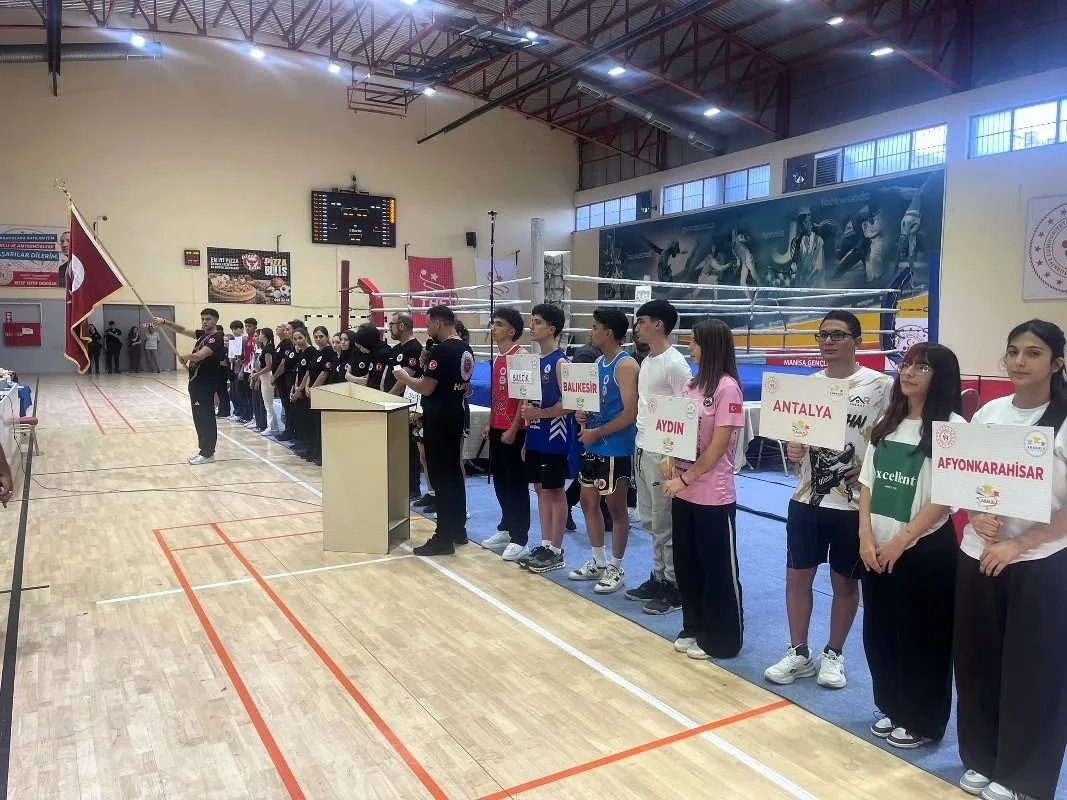 Manisa ringlerinde 386 sporcu zafer için ter döktü