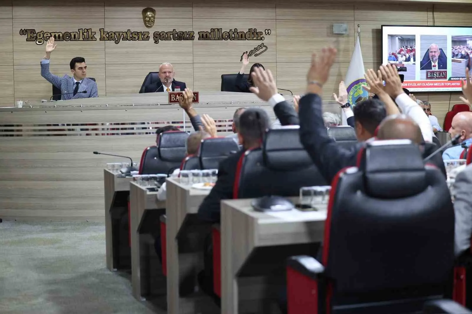 Menemen'de vefa rüzgarı: Eski başkanın ismi ölümsüzleşiyor