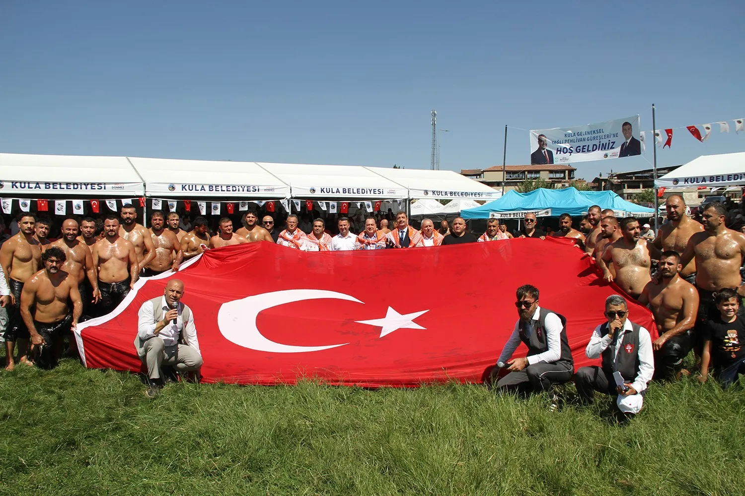 Kula Er Meydanı'nda altın kemer heyecanı: Başpehlivanlık kürsüsünün yeni sahibi belli oldu