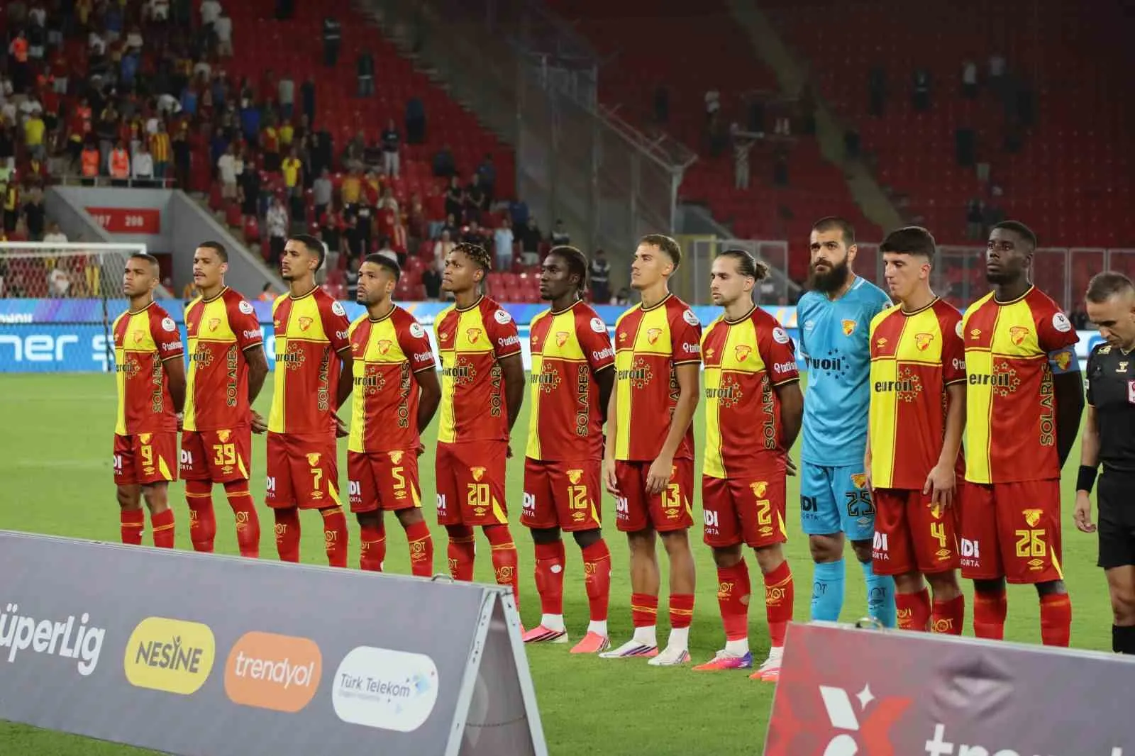 Göztepe'de savunma alarm veriyor: 4 haftada kalesinde 11 gol gördü