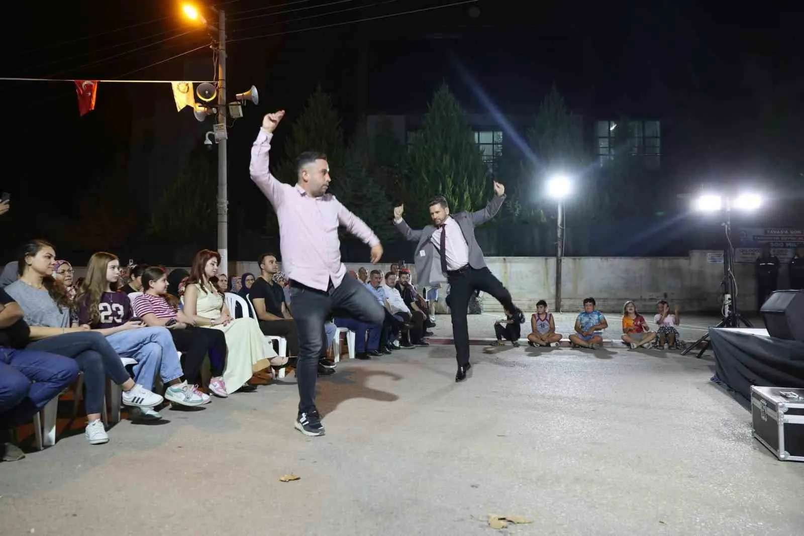 Karahisar’da unutulmaz gece: İsmail Barkan rüzgarı esti