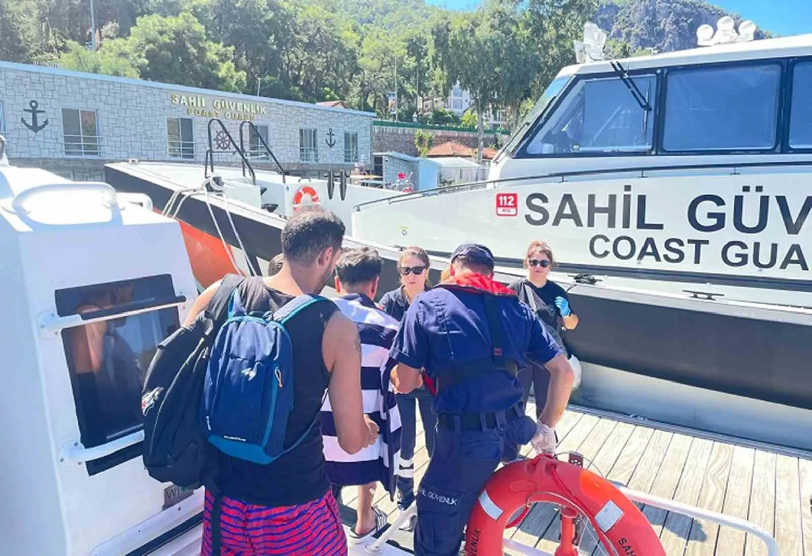 Fethiye açıklarında deniz üzerinde acil müdahale: İki kişi hastaneye yetiştirildi