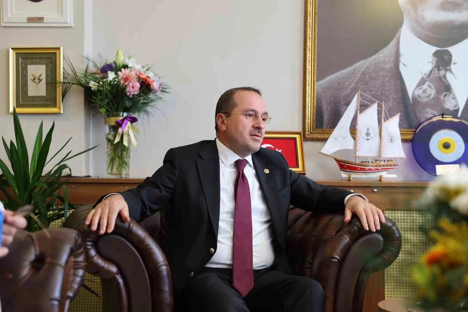 Foça'da yeni dönem: AK Parti'den belediye başkanına ziyaret