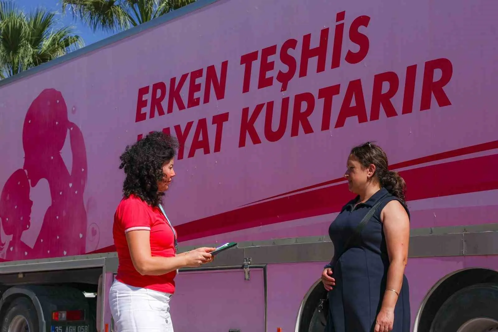 Aliağa’da sağlık seferberliği: Pembe Prenses kapınıza kadar geldi