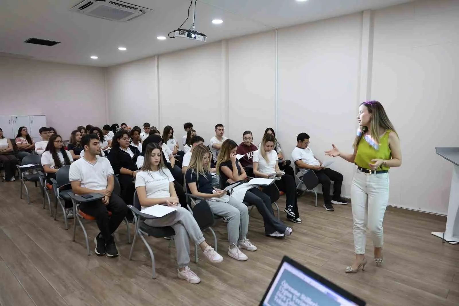 Efeler’de gençlerin rotası başarıya çevrildi: Başkan Yetişkin’den dev yatırım hamlesi