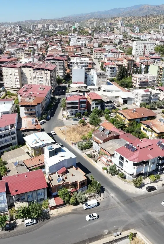 Nazilli'de asfalt mesaisi: Başkan Tetik direksiyona geçti, konforu bizzat denedi