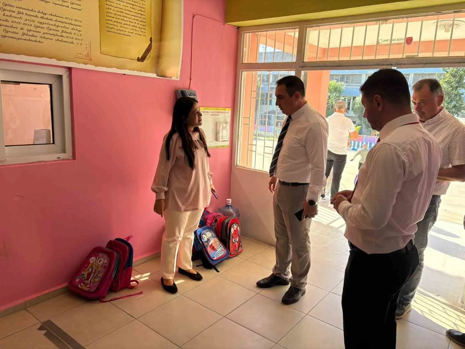 AYSO’dan öğrencilere tam destek: Çantalar dolusu kırtasiye malzemesi dağıtıldı