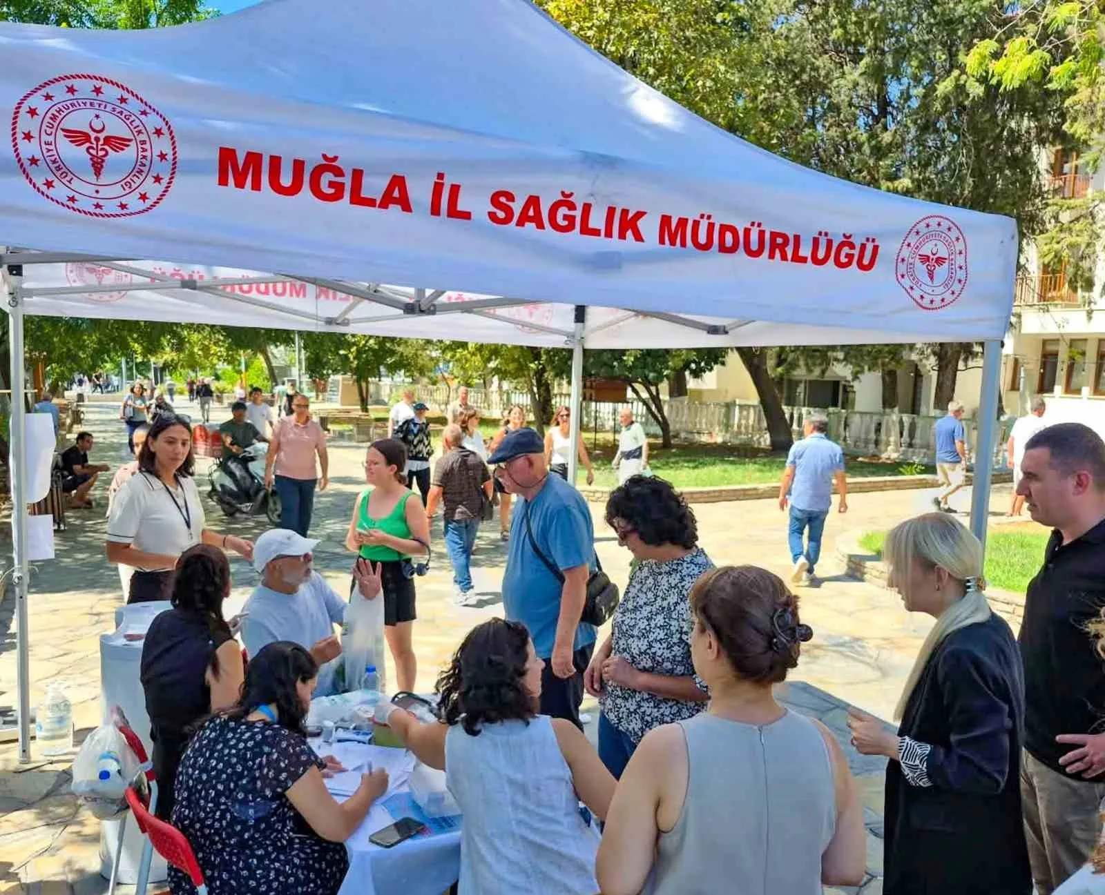 Menteşe'de sağlık seferberliği: Meydanda ücretsiz tarama hizmeti