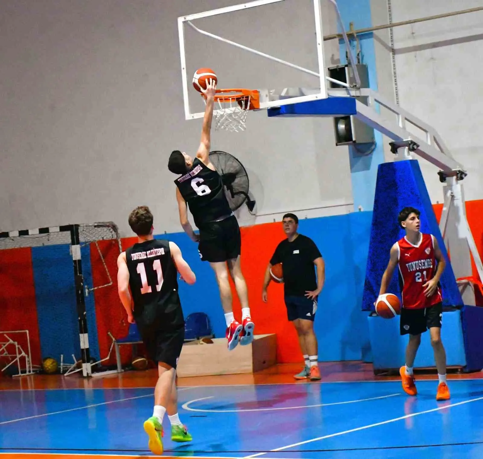 Yunusemre Belediyespor’da yeni dönem: Parkede gençlik rüzgarı esecek