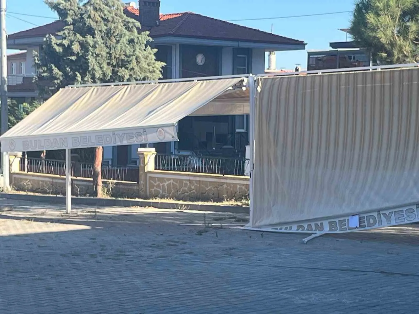 Kitap kafede tehlike saçan görüntü: Veliler isyan etti