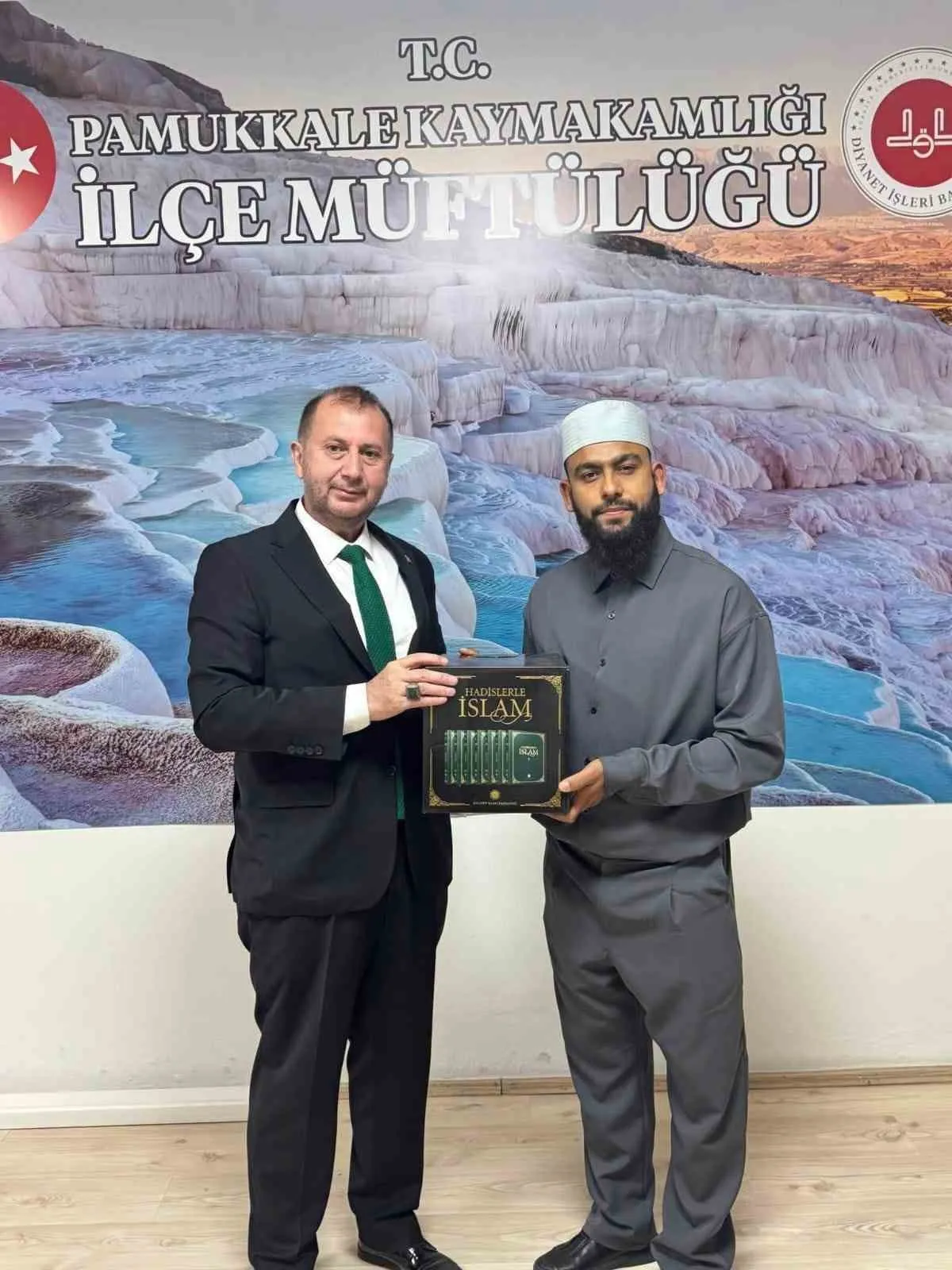 Antik tiyatronun taşları ilahilerle dile geldi: Celal Karatüre’den unutulmaz bir gün