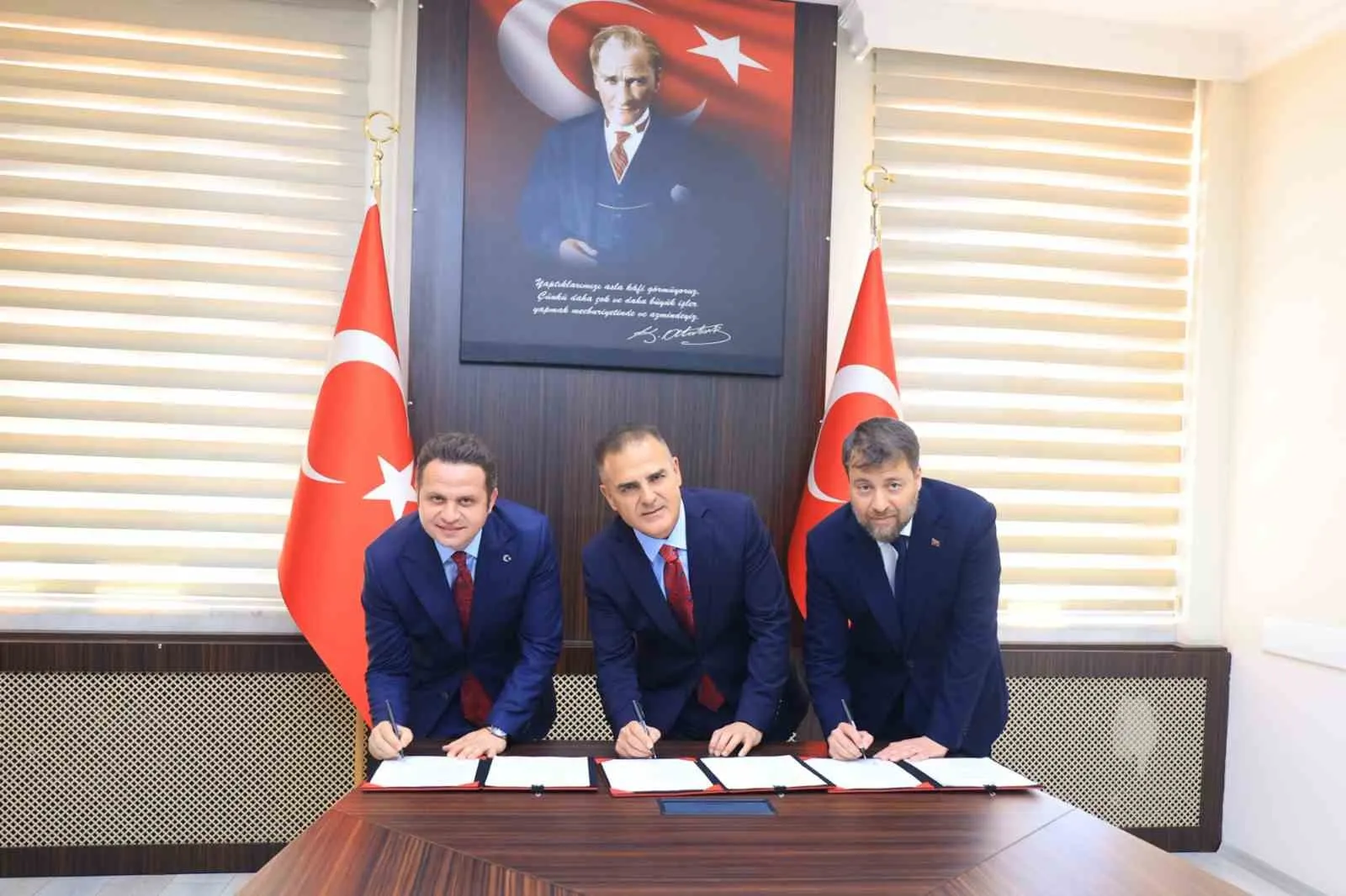 Fethiye’de eğitime hayırsever eli: Modern okul binası için imzalar atıldı