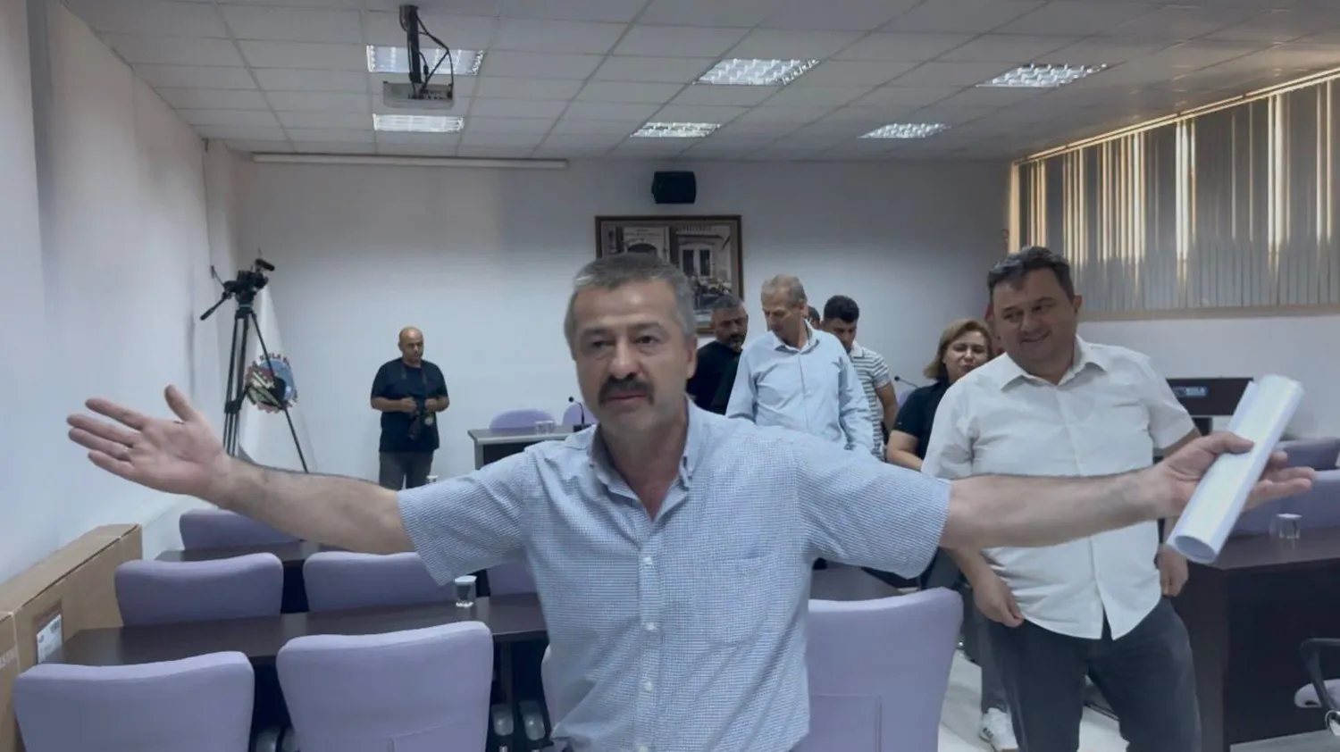 Kula’da protokol krizi büyüyor: Spor salonu oylamasında usul tartışması