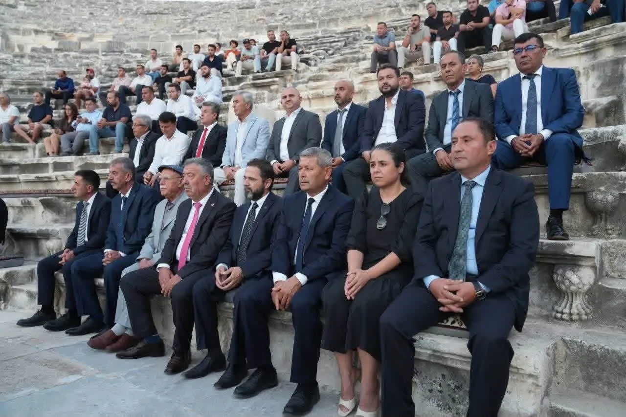 Seydikemer’de tarihi buluşma: Meclis kararları antik kentin gölgesinde alındı