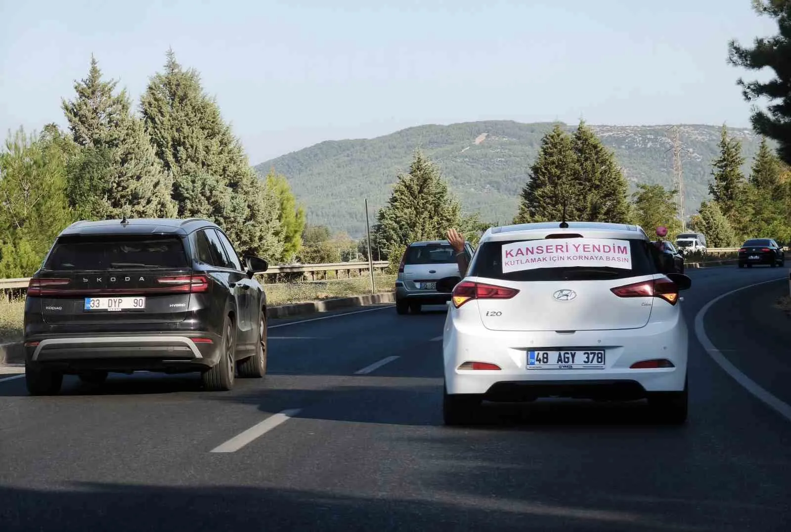 Muğla sokaklarında duygu dolu anlar: Kansere karşı zaferini kornalarla kutladı